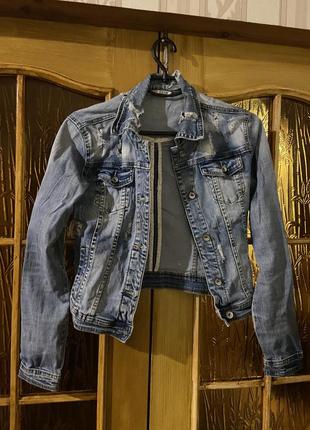 Джинсовка джинсова куртка/жакет з потертостями порваними