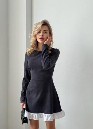 Вельветова сукня міні з рукавами з котоновими білими рюшками на подолі плаття чорна бежева рожева блакитна фіолетова вільна весняна трендова стильна10 фото