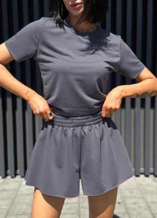 Женский летний серый спортивный костюм футболка и короткие шорты графит