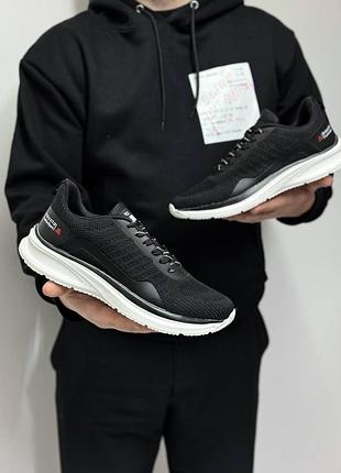 Кросівки чоловічі