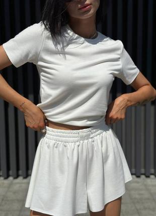 Женский летний молочный спортивный белый костюм футболка и короткие шорты