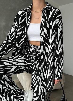 Костюм женский с принтом оверсайз рубашка на пуговицах брюки свободного кроя на высокой посадке качественный черный