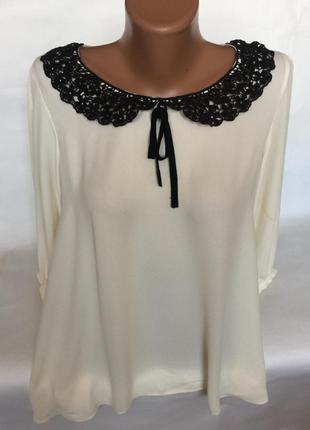 Ніжна блуза з комірцем