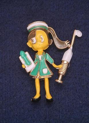 Брошка медсестра