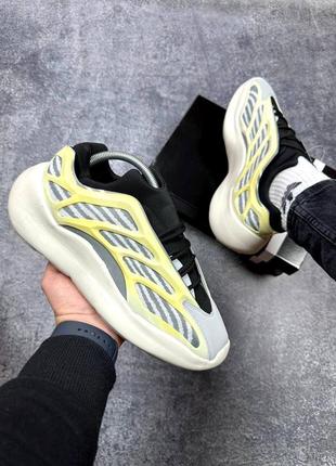 Мужские кроссовки adidas yeezy 700 yellow