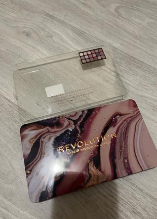Палетка тіней revolution