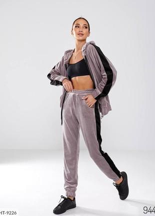 Женский спортивный костюм