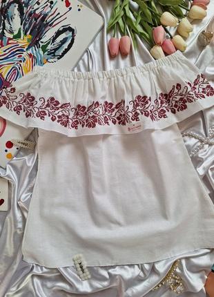 Белая блузка вышиванка льняная лен с открытыми плечами с воланом