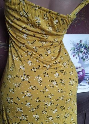 Желтое платье мини с цветочным принтом от prettylittlething7 фото