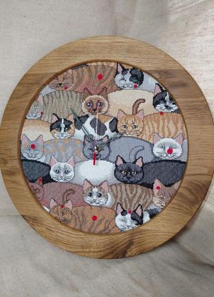 Годинники настінні з вишивкою коти і кішки3 фото