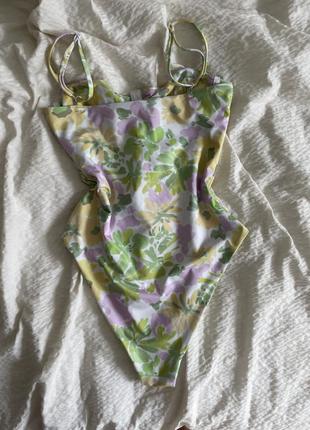 Слитный купальник