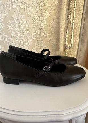Шкіряні туфлі німецького бренду tamaris