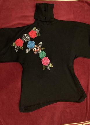 Теплий оригінальний светр