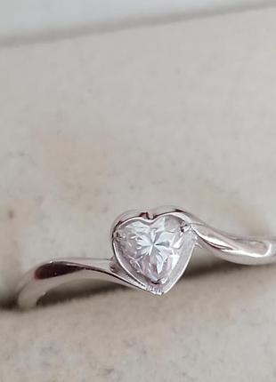 Серебряное кольцо с бриллиантом муассанитом в форме сердца 0,3 ct. муассанит7 фото