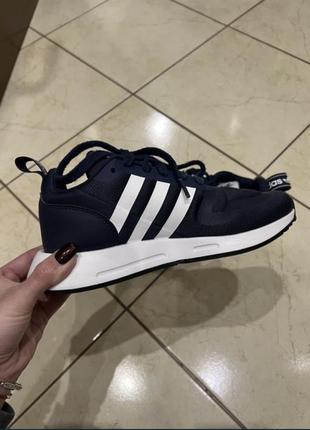 Кроссовки adidas 36,5