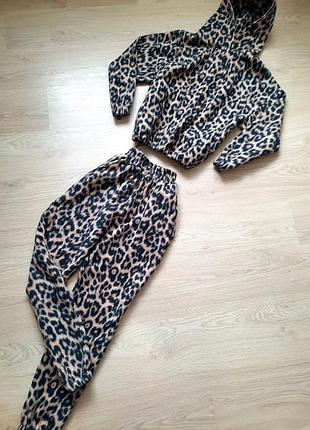 Спортивний костюс