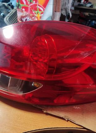Фонарь стоп задний правый renault clio 3 універсал 8200586844 06677