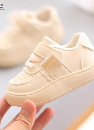 Красивые кроссовки