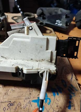 Замок двери задней правой peugeot 308 6пінів psa567162 09565