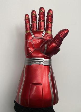 Светящаяся перчатка железного человека. мстители: финал. перчатка iron man 30см4 фото