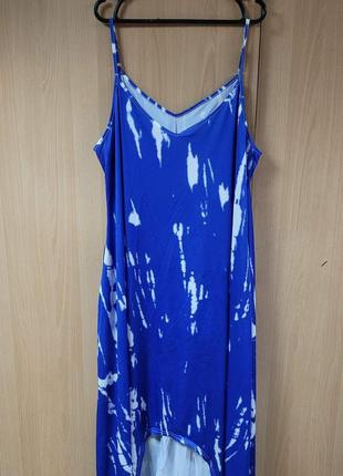 Сарафан очень большой.