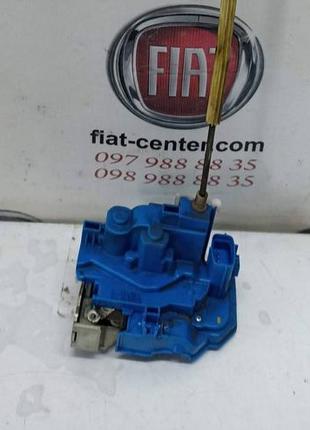 Замок дверей правий задній 51930025