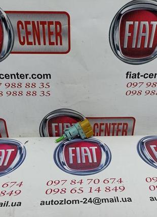 Датчик включения стоп-сигнала 52092117