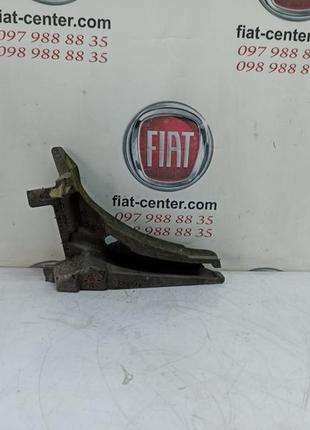 Ущільнення кріплення планки під лобове скло ліве 9681316680