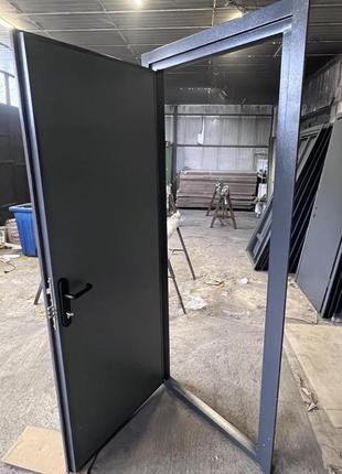Дверь металлическая однолистная и с дсп накладками для дома гаража хозблока от производителя