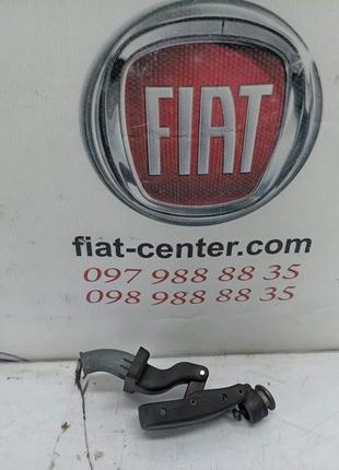 Завіса скла задня ліва 9680771680