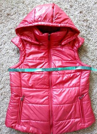 Безрукавка, жилетка жіноча з капюшоном