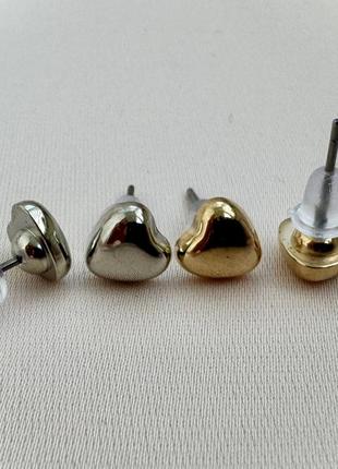 Сережки-гвоздики с сердечком из метала золото2 фото