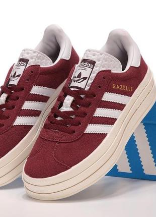 Розкішні жіночі кросівки на платформі adidas gazelle bold burgundy бордові2 фото