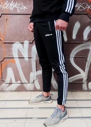 Теплі спортивні штани в стилі adidas thre line чорні