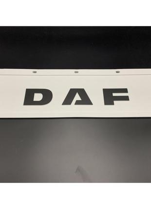 Бризковик на крило кабіни з об'ємним малюнком "daf" білий (180x600)