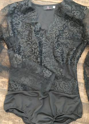 Чёрное кружевное боди с длинным рукавом