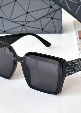 Сонцезахисні жіночі окуляри квадратної форми3 фото