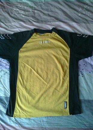 Мужская-желтая-черная-футболка20 фото
