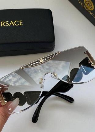 Сонцезахисні окуляри в стилі versace