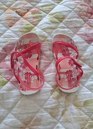 Сандалии для девочек