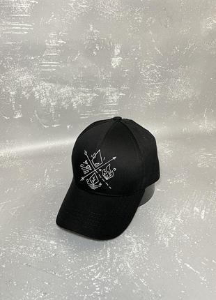 Чорна кепка з вишивкою стихій (вода,вогонь,повітря,земля)2 фото