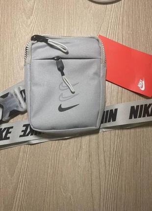 Месенджер nike haritage