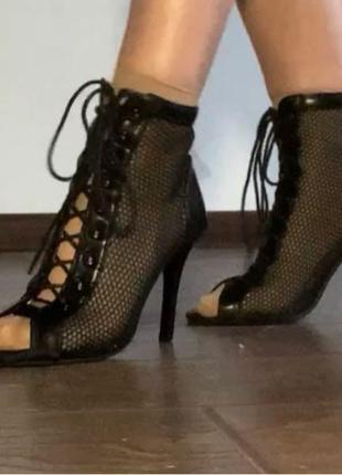 Heels - туфлі жіночі на каблуку