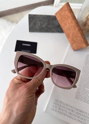 Сонцезахисні фігурні жіночі окуляри оправа пластик