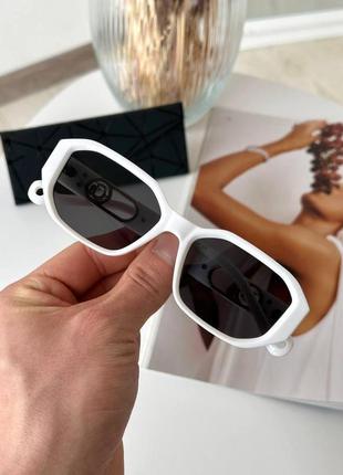 Сонцезахисні жіночі окуляри прямокутної форми4 фото