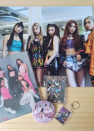 Набір itzy постер + скетчбук + мангіт + значок + брелок