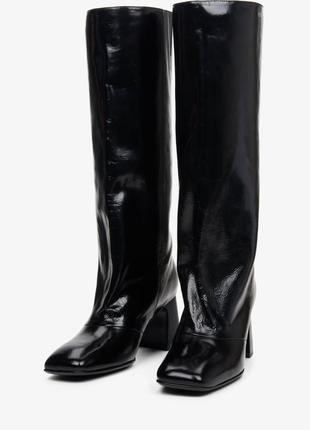Чоботи-труби з широкими халявами чорні estro