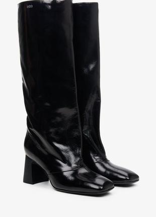 Чоботи-труби з широкими халявами чорні estro