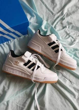 Adidas forum low •white black•