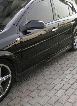 Боковые юбки hb (под покраску) для opel astra h 2004-2013 гг